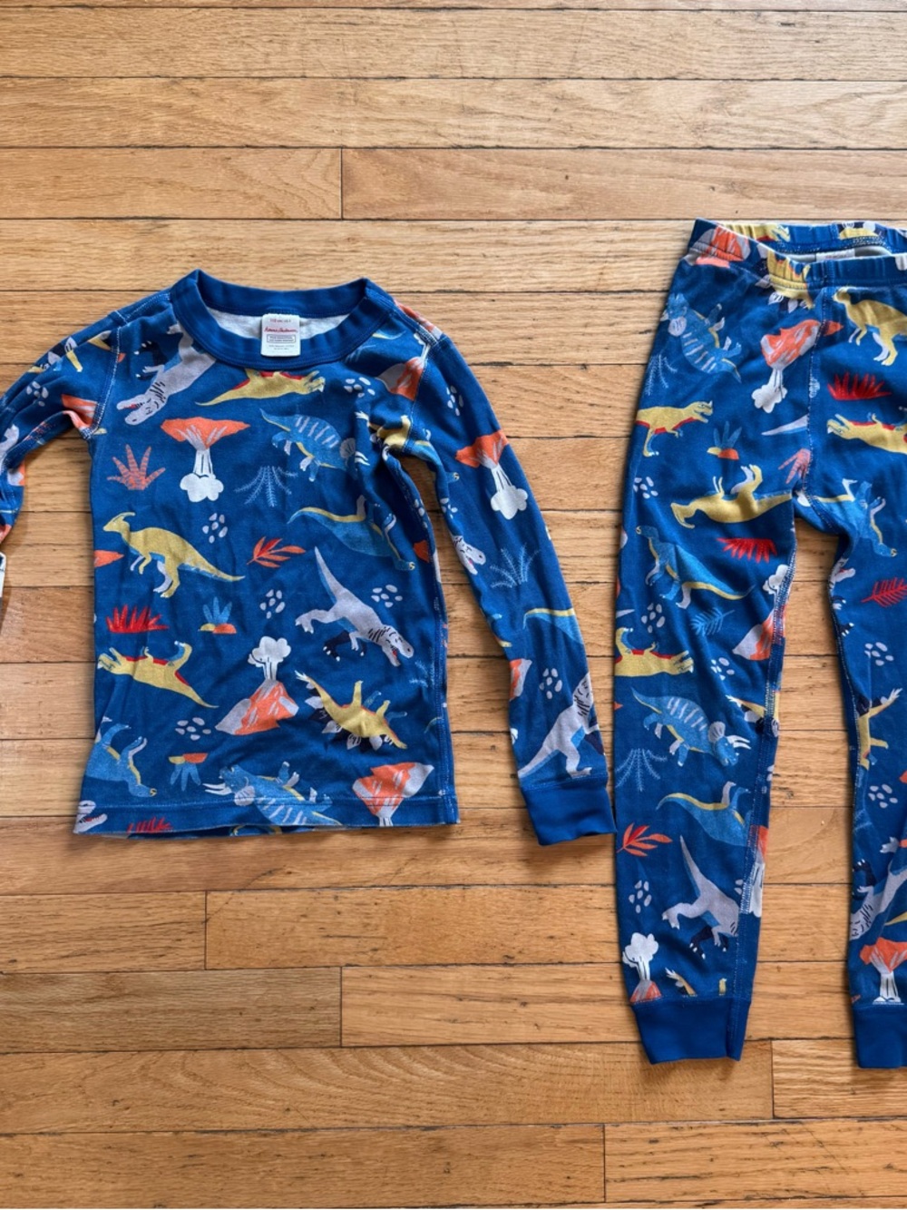 Hanna Andersson Blue‎ 5T Dinosaur Print Pajama Set long sleeve and pants